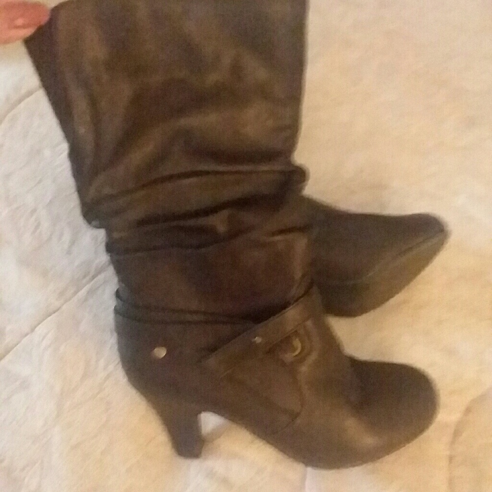 Ladies size 8 boots.